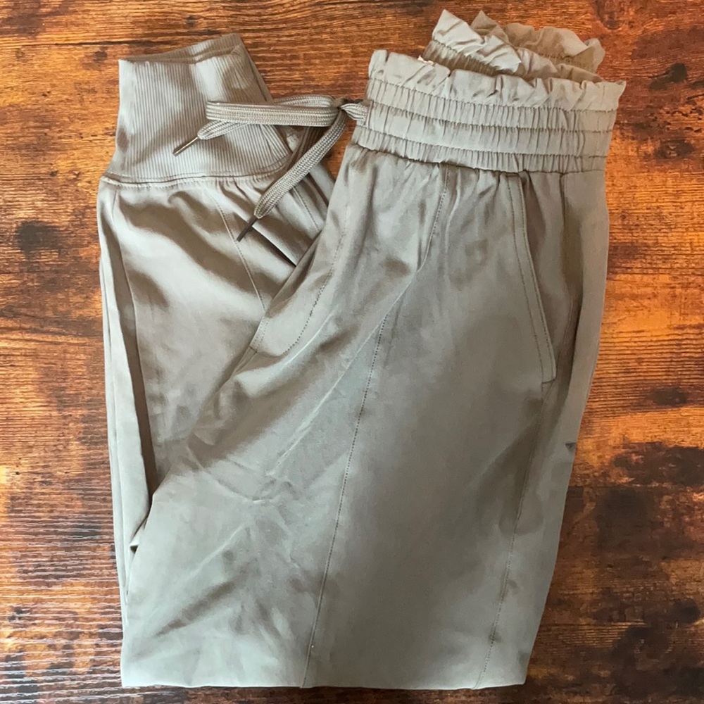 A&F traveler joggers